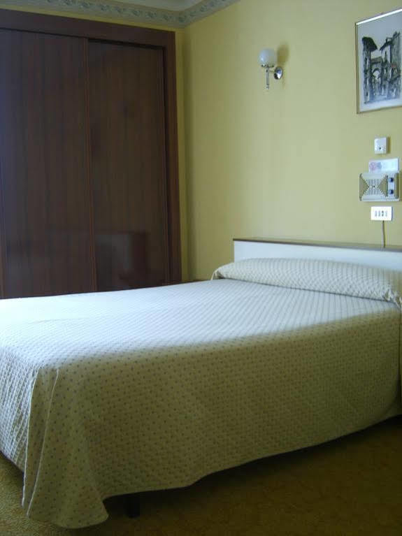 Hotel Puente De Los Santos Tapia De Casariego Exterior foto
